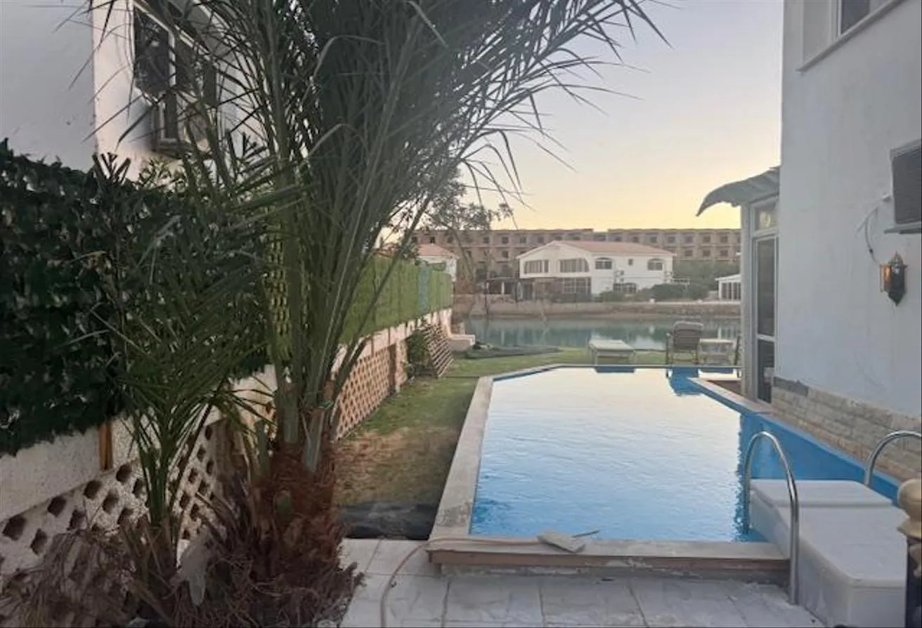 Rent in Hurghada: فيلا علي البحر مع مسبح الممشى السياحي بالغردقة