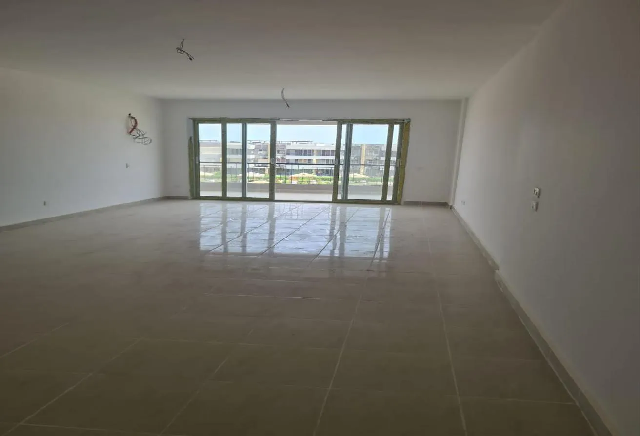 Sale in Blumar: شالية بقرية بلومار السخنة3نوم2حمام مع روف يرى بسين