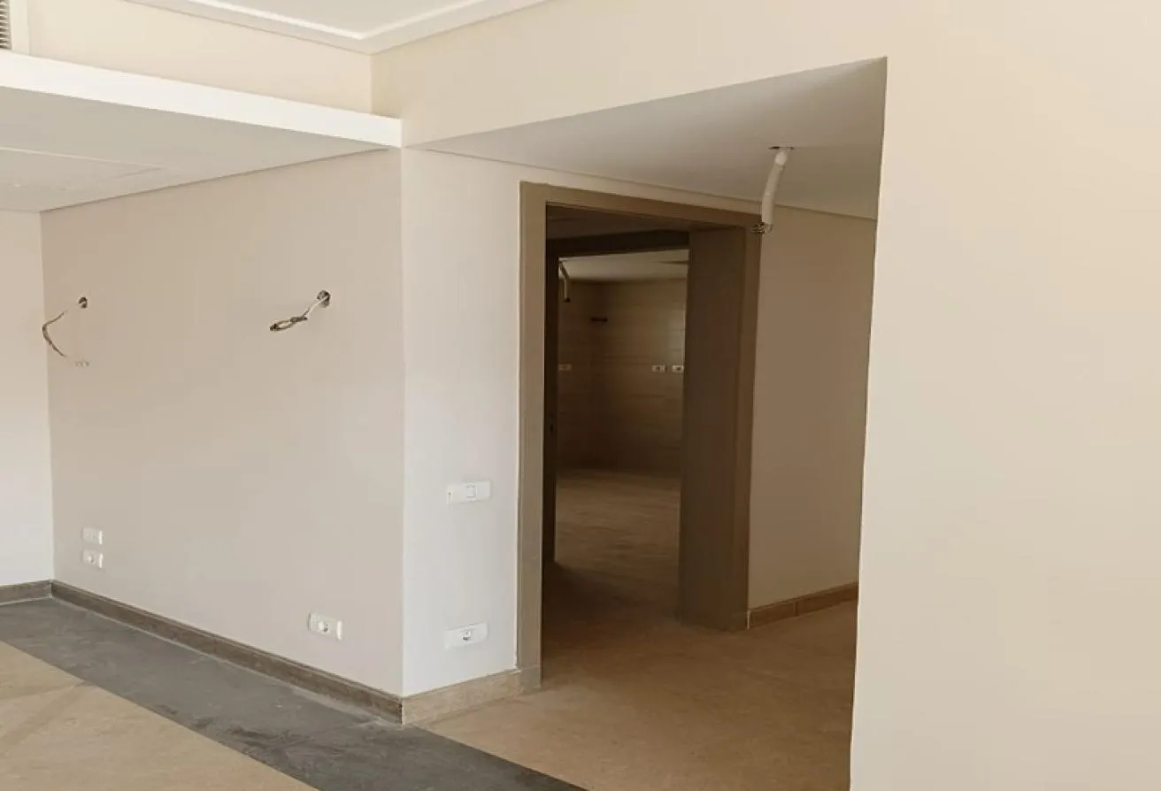 Sale in New Giza: New Giza Clinic Meditown fully finished For sale
