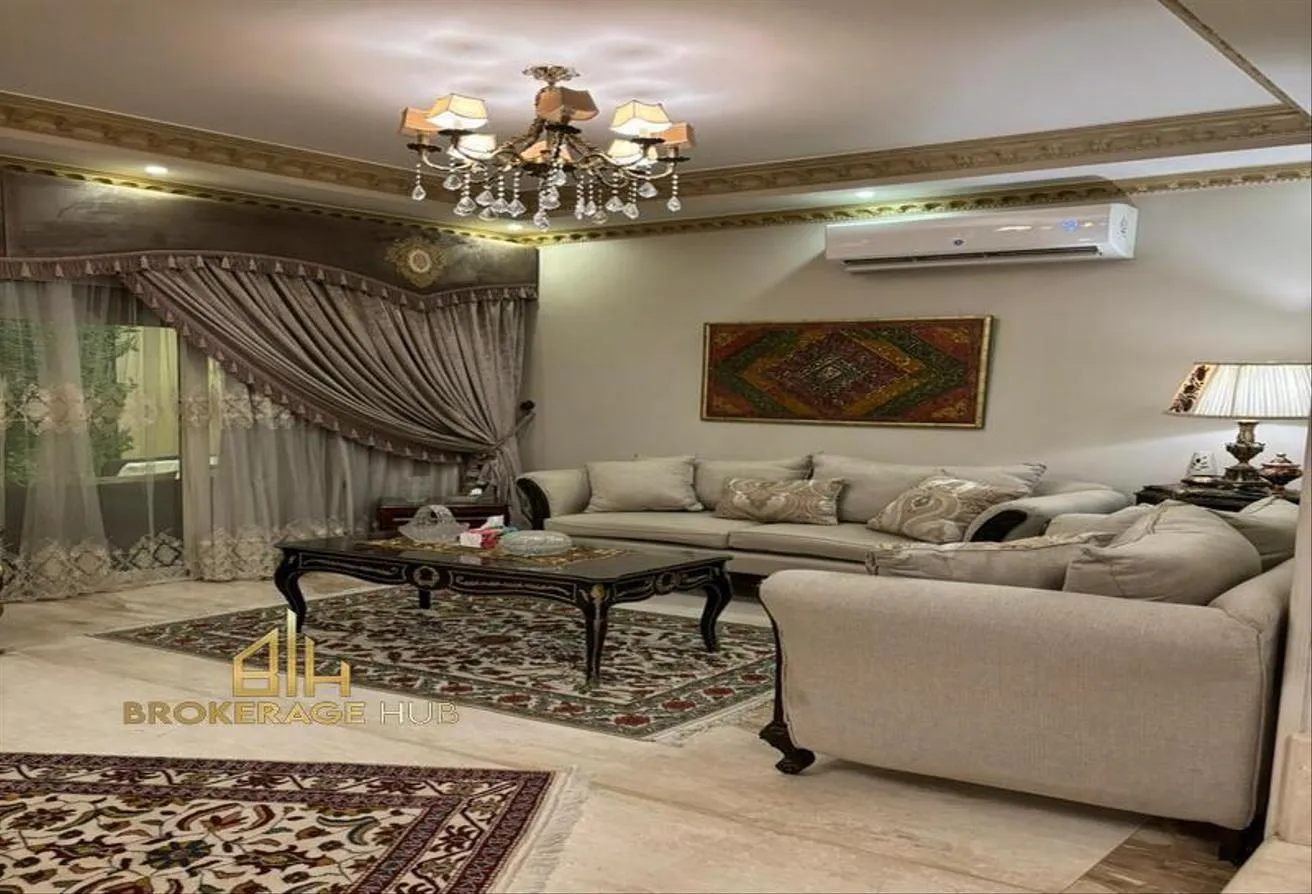Rent in Dyar Park: Townhouse for rent premium location Dyar Park,