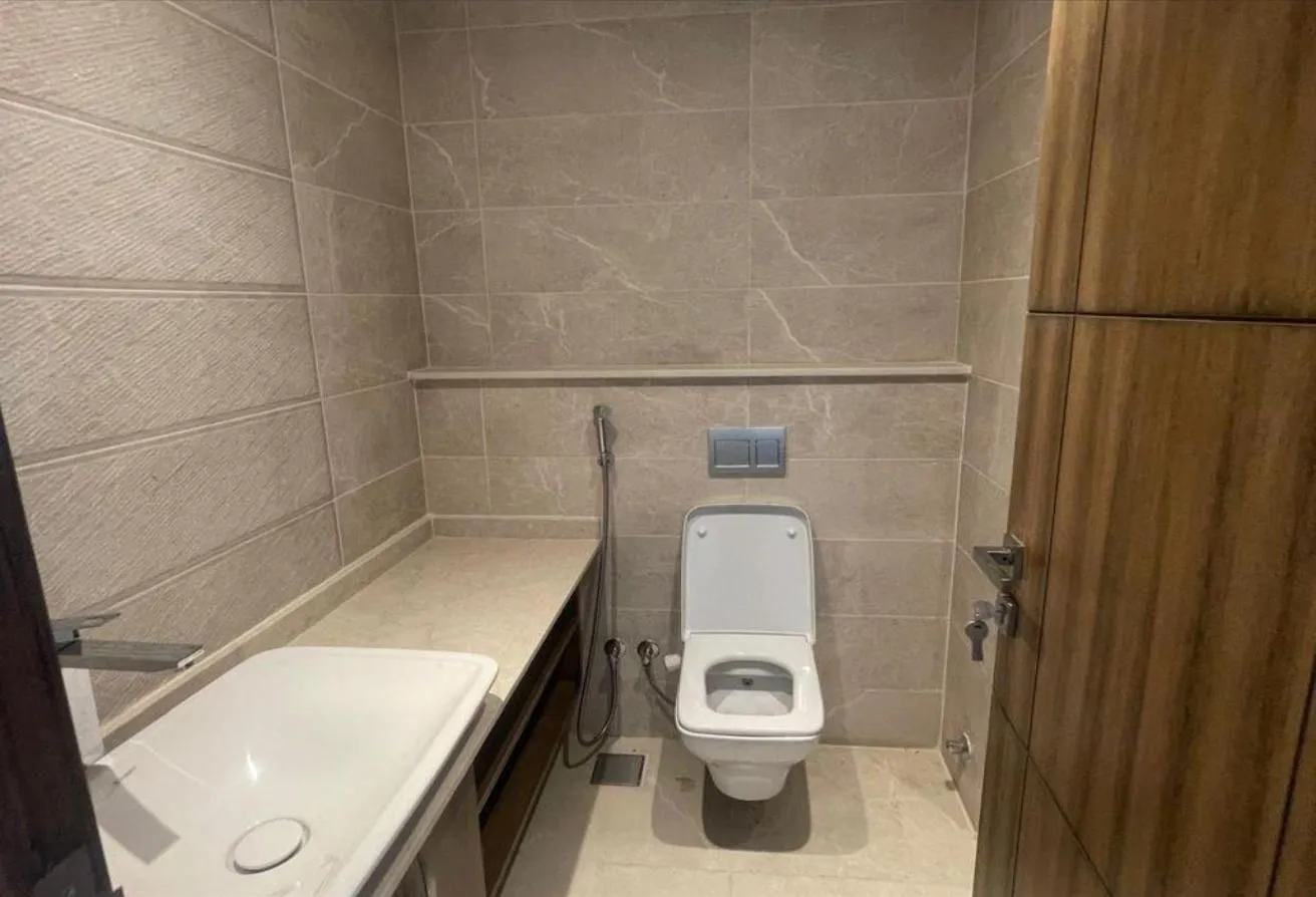 Rent in Fifth Square: فيلا للايجار فيفث سكوير المراسم