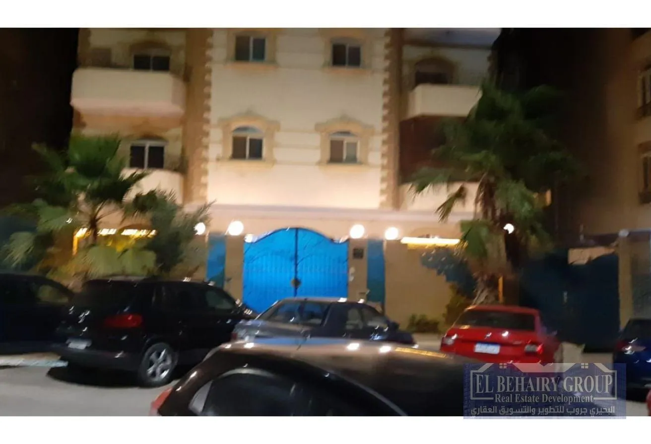 Sale in District 4: شقة للبيع في التجمع الخامس الحي الرابع
