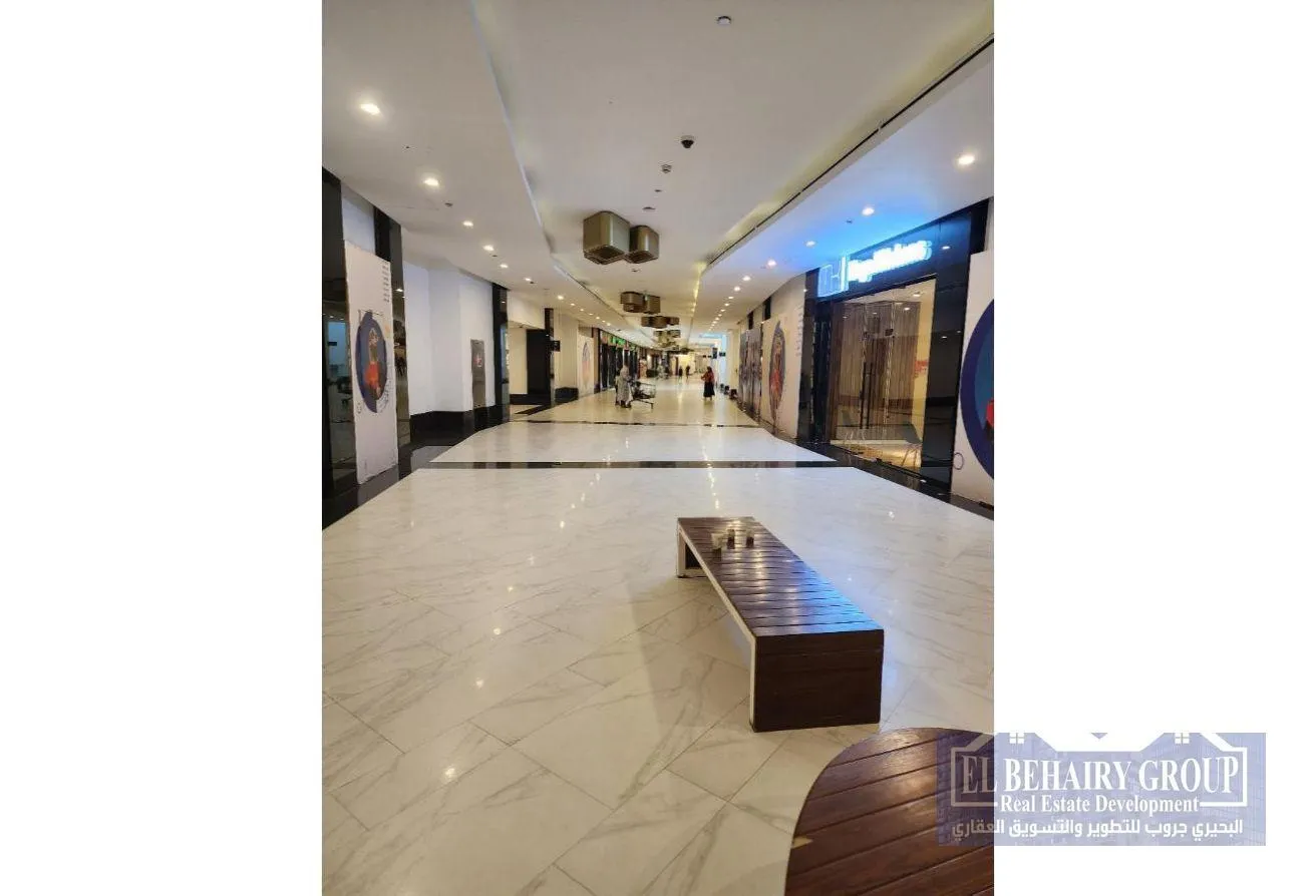 Sale in Park View: محل للبيع في التجمع الخامس مول بارك منطقة المطاعم