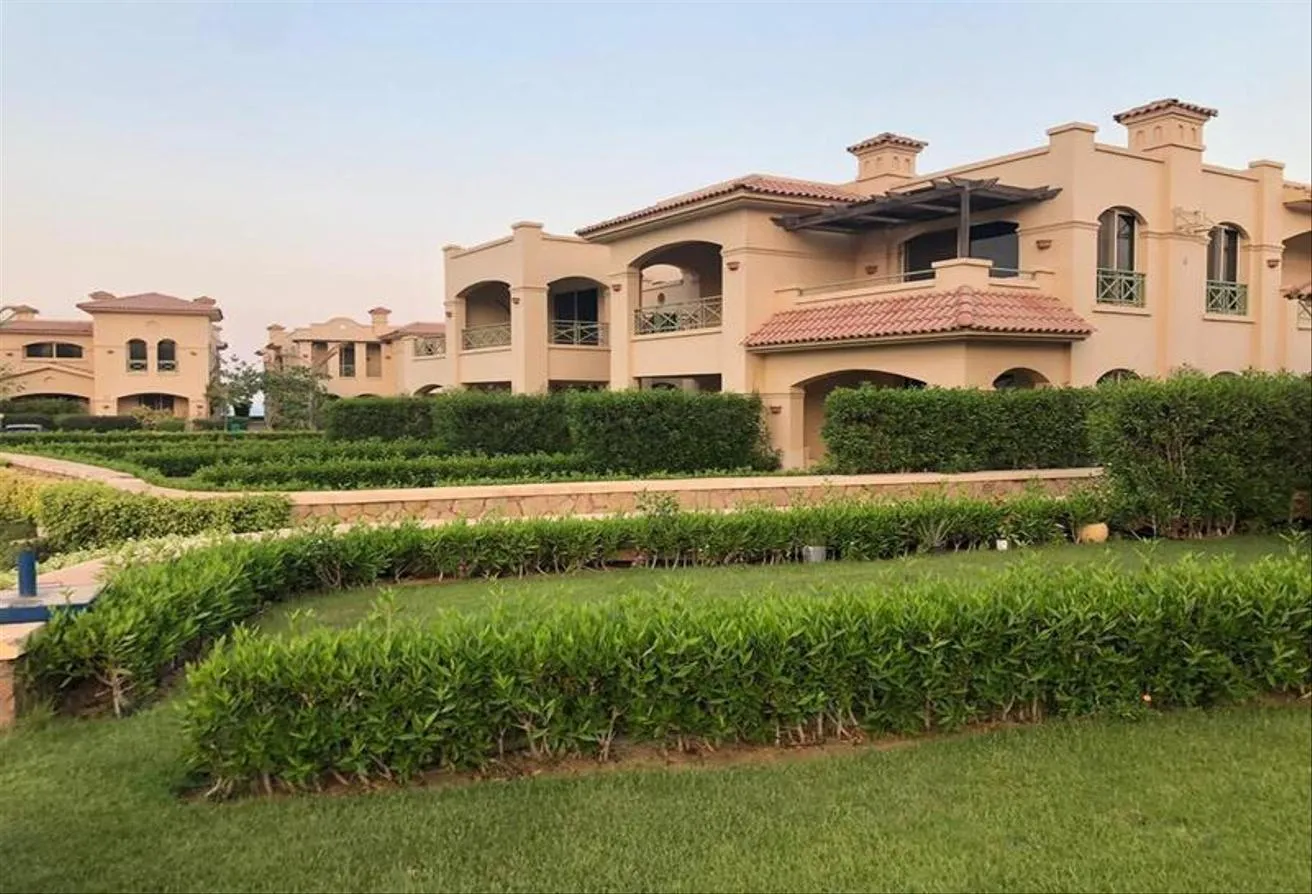 Sale in La Vista 6: Palace for sale in La Vista 6, Ain Sokhna, 1100 m