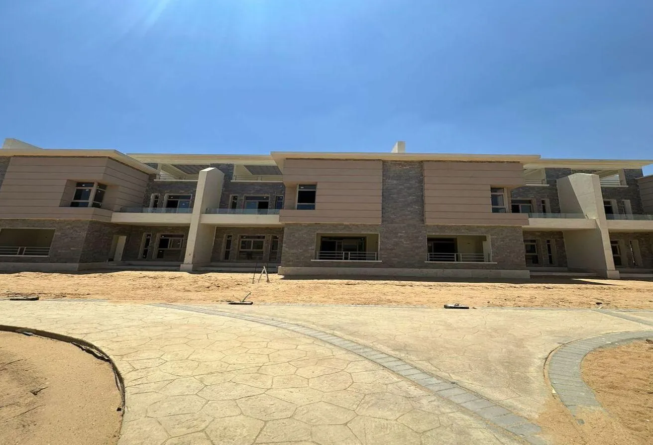 Sale in La Fontaine Province: Least price in golden square ready to move