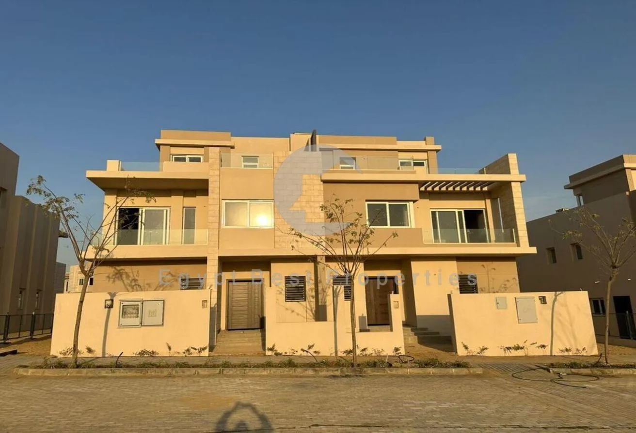 Sale in The Crown: *RTM Twin House* 5BDR 10% DP install over 8Years .