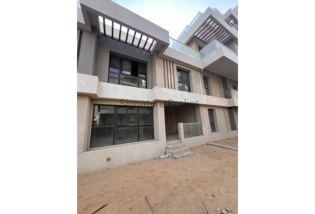 Sale in Villette: For Sale outer duplex prime location in Villette