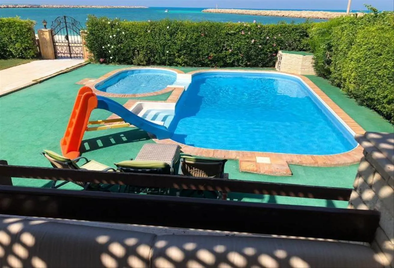 البيع في مارينا ويست: فيلا عالبحر بمارينا فندقيه 12ماستر للبيع و للايجار 