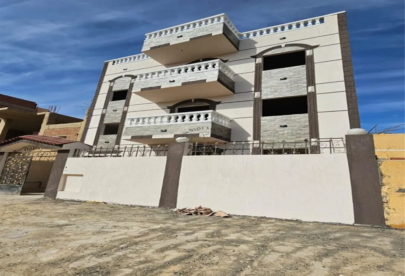 Sale in Hadayek October: اي فيلا ابني بيتك بحدائق أكتوبر