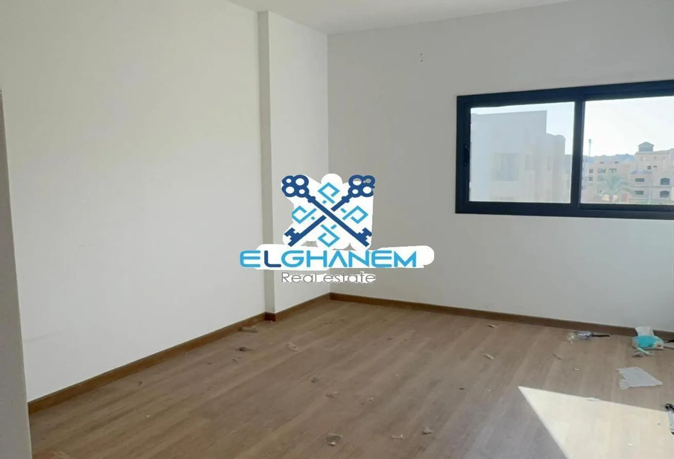 Rent in Fifth Square: بنتهاوس للايجار بالمراسم برووف 70م