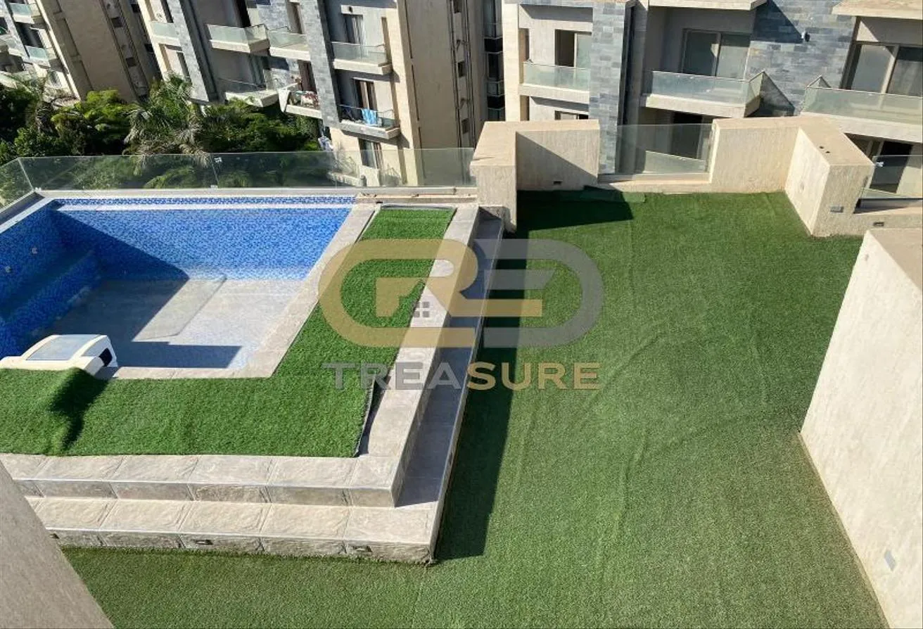 Rent in Galleria Moon Valley: Penthouse semi furnished with pool in Galleria   .