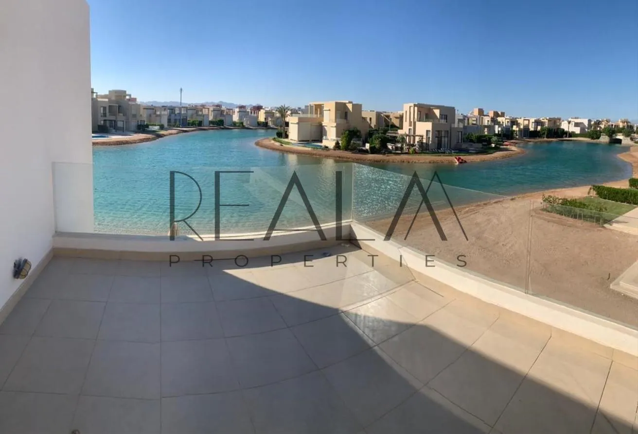 البيع في طويلة الجونة: فيلا مستقلة مفروشة و متشطبة بأعلي مستوي بأقل سعر 