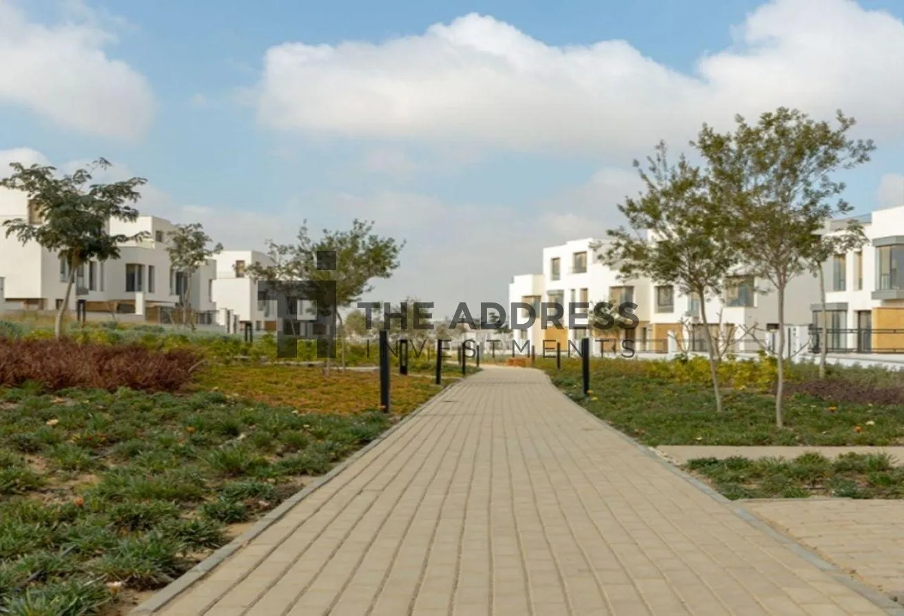 Rent in Villette: Semi Furnished Modern Duplex Garden in Sky Condos