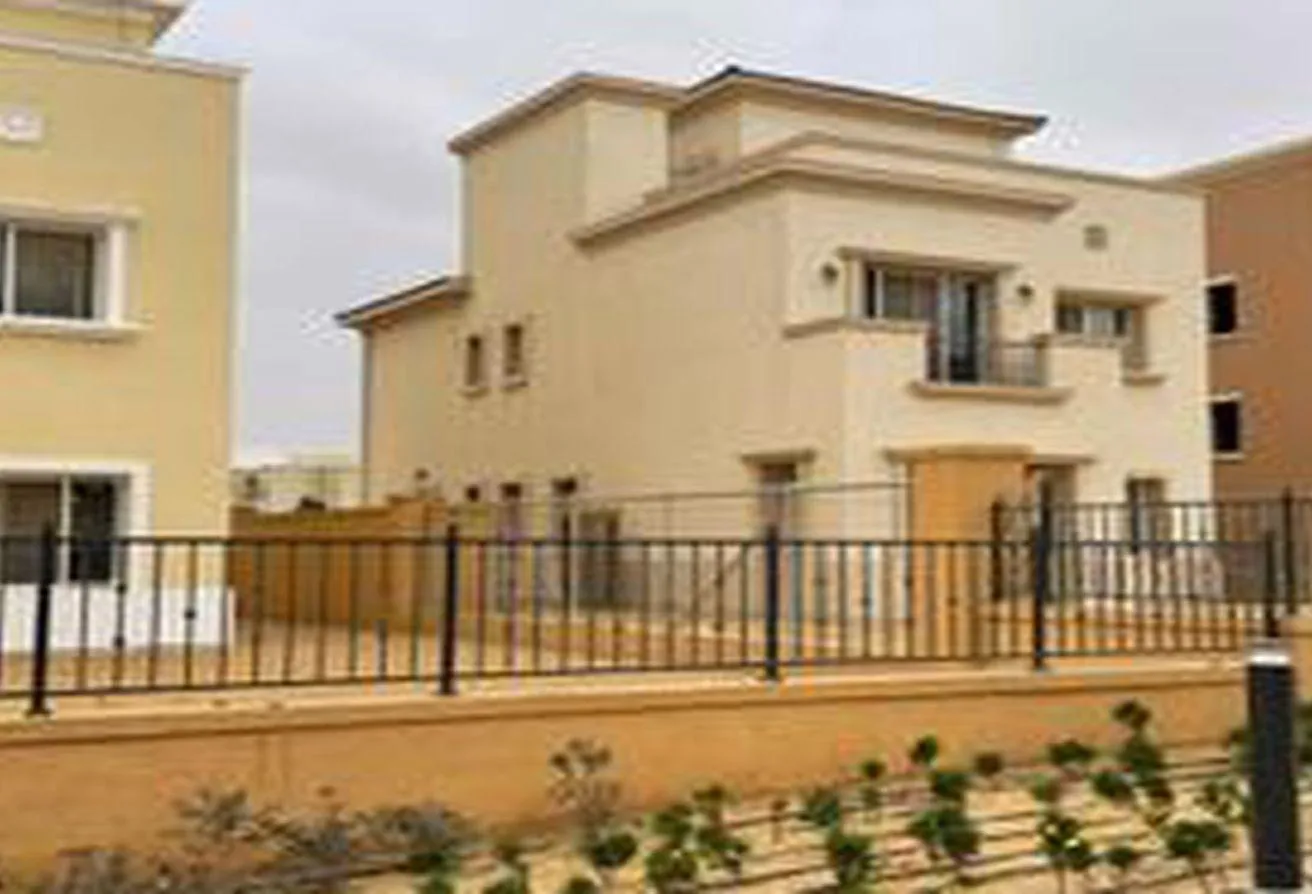 Sale in Mivida: twinhouse resale finished with privet pool