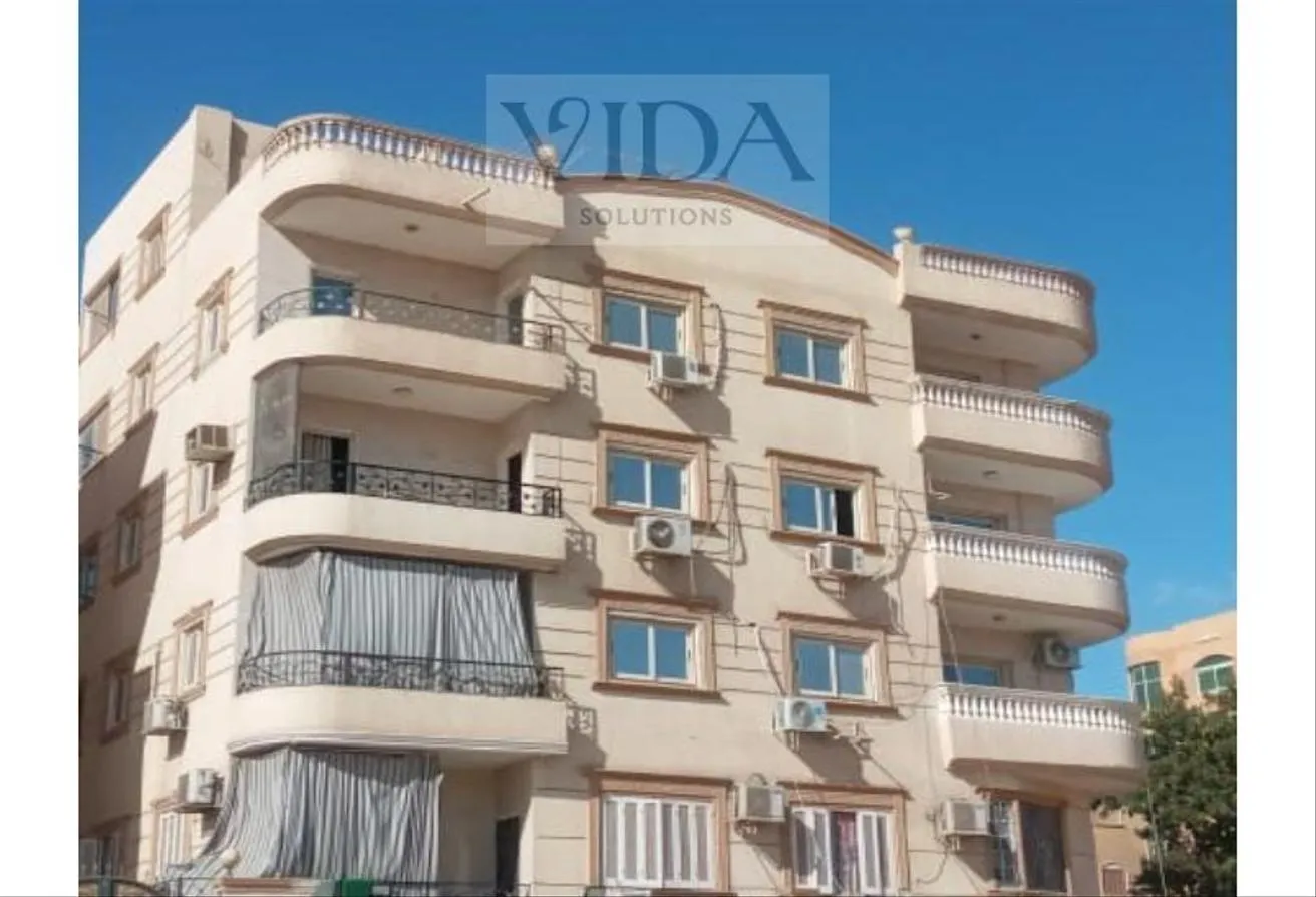 البيع في الحي الاول: عمارة متشطبة للبيع بمحلات في الدور الارضي, اكتوبر 