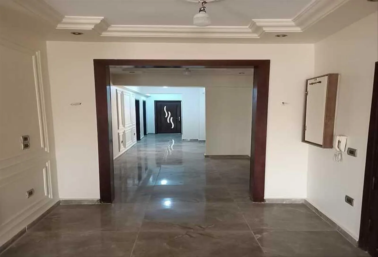 Sale in El Nakheel: شقة للبيع  ارضي سوبر لوكس اول سكن  بكمبوند النخيل