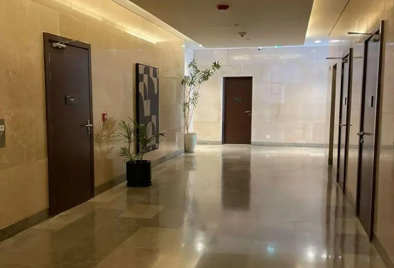Sale in Westown: Finished clinic ready to move in Beverly Hills