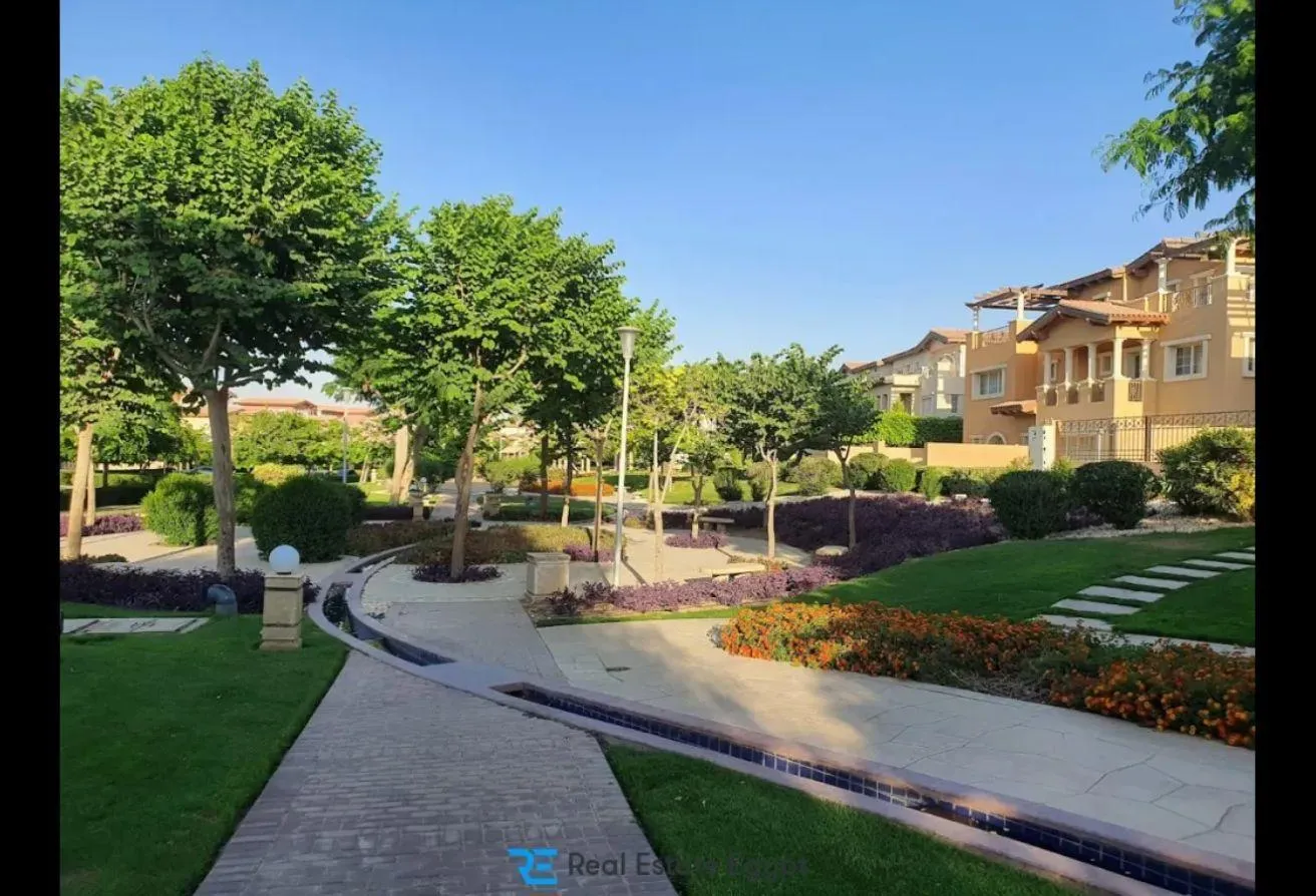 Rent in Hyde Park: Shop for rent in Hyde Park, Prime location