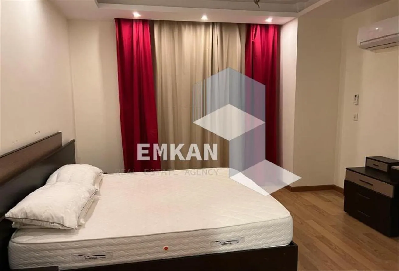 Rent in Westown: Furnished two-bedroom apartment in West Town Sodic