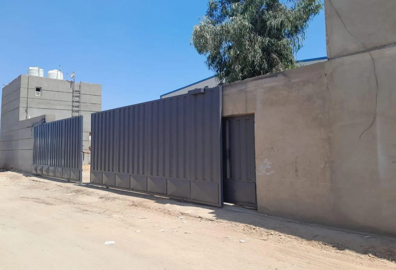 Rent in New Obour City: مخزن جمالون ٥٠٠م مرخص أمام العبور بالأوسطي م=٧٠ج