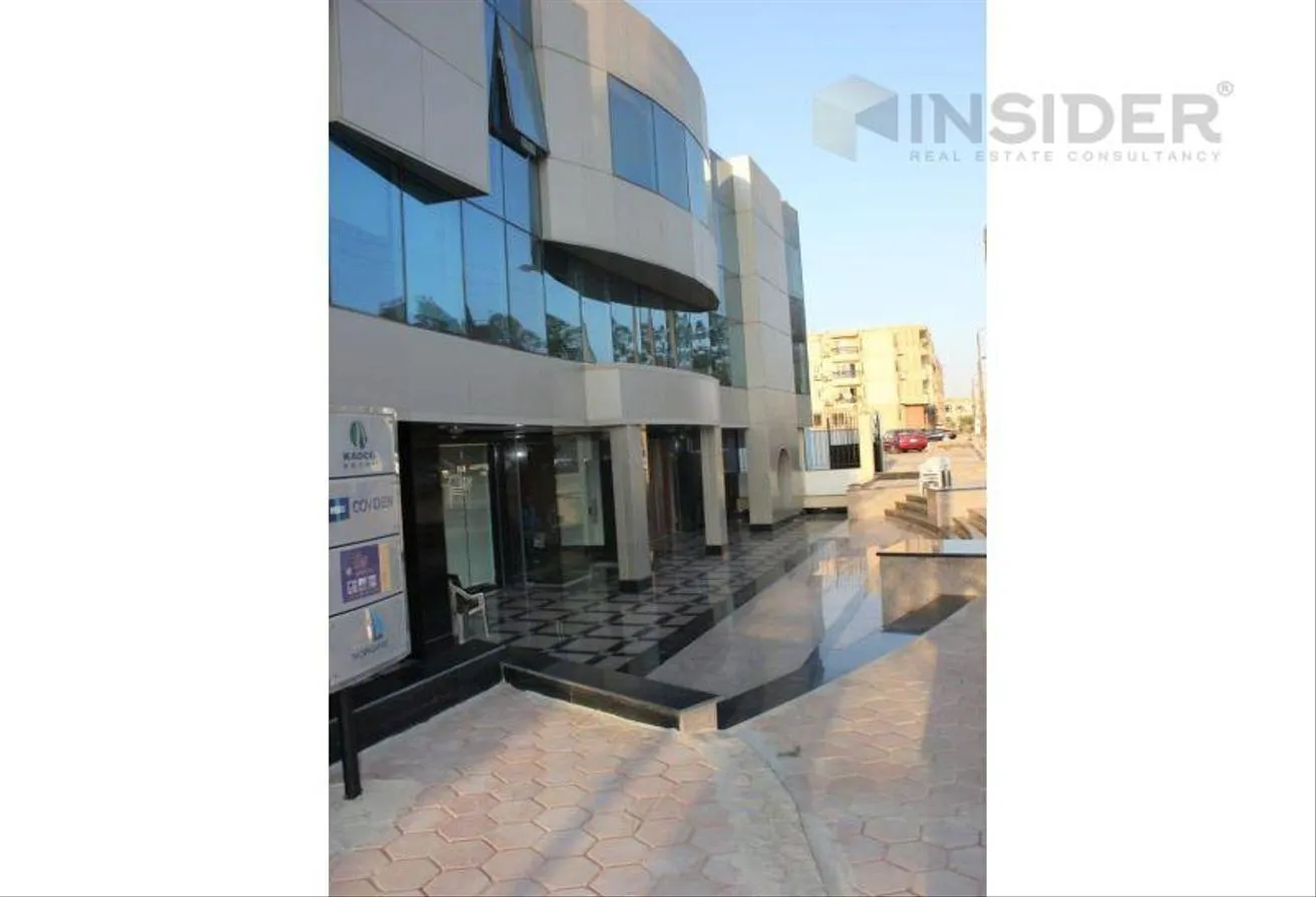 Rent in Sheraton St.: Full Building in sheraton Full Air-conditioning