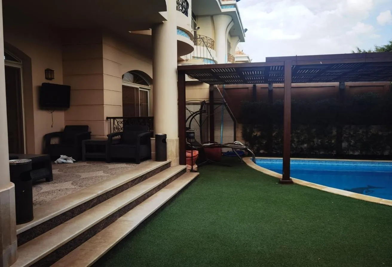 Sale in Golden Heights: توين هاوس كورنر للبيع - التجمع الاول- جولدن هايتس