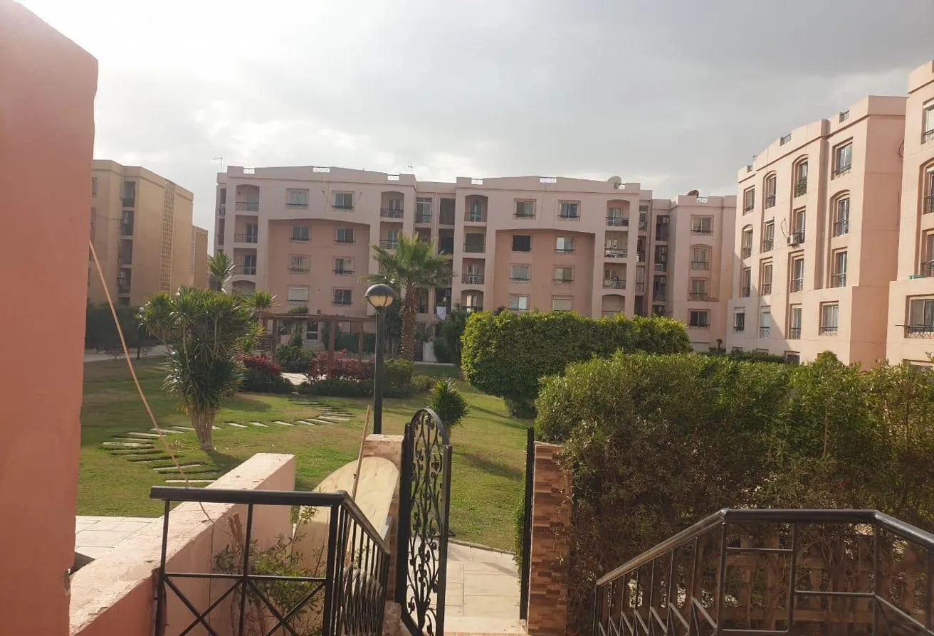 Sale in Rehab City First Phase: شقه بموقع مميز ب الرحاب للبيع أرضي بحديقه