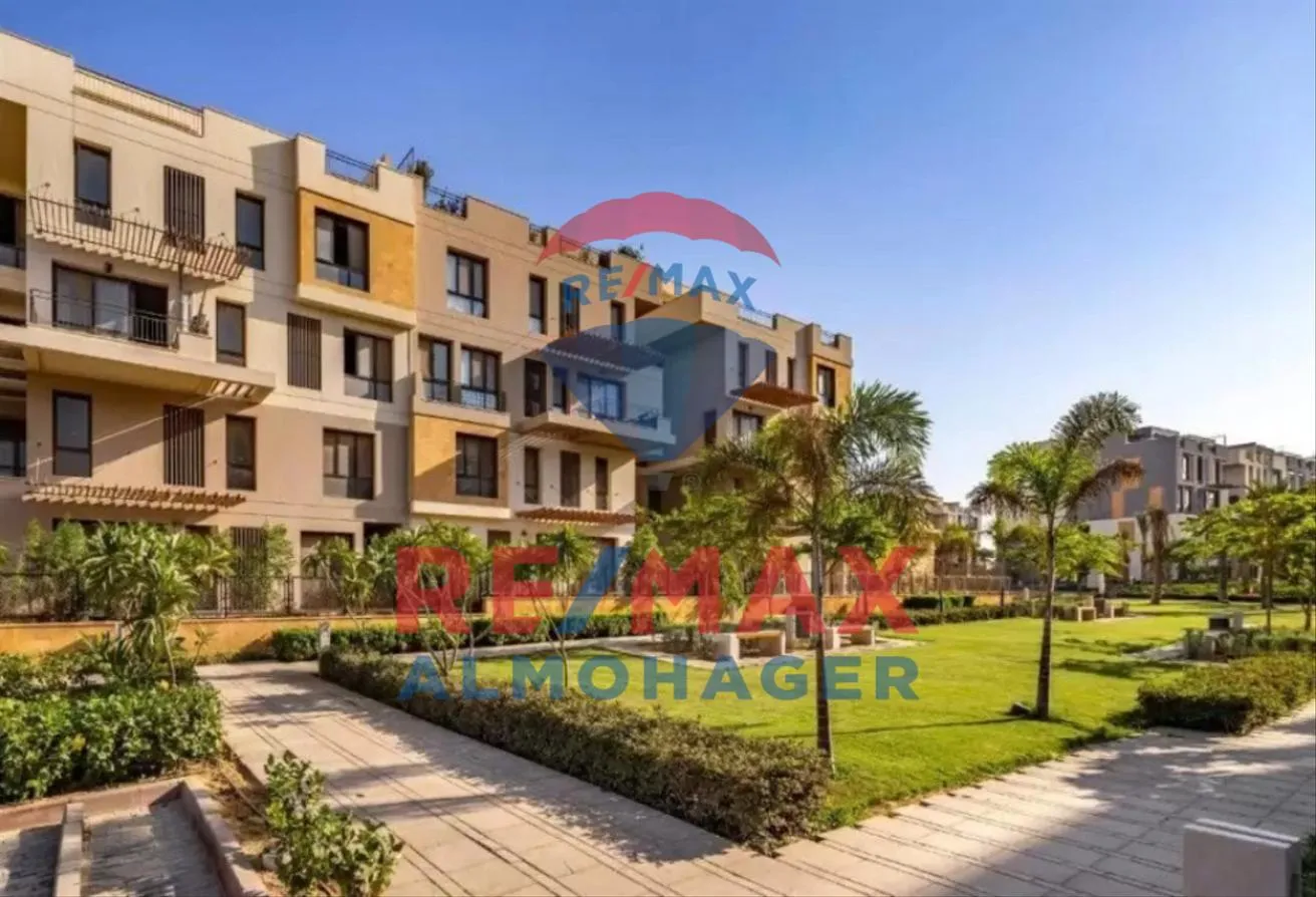 Sale in Westown: Prime Location Apartment l Kitchen Cabinets - A/C