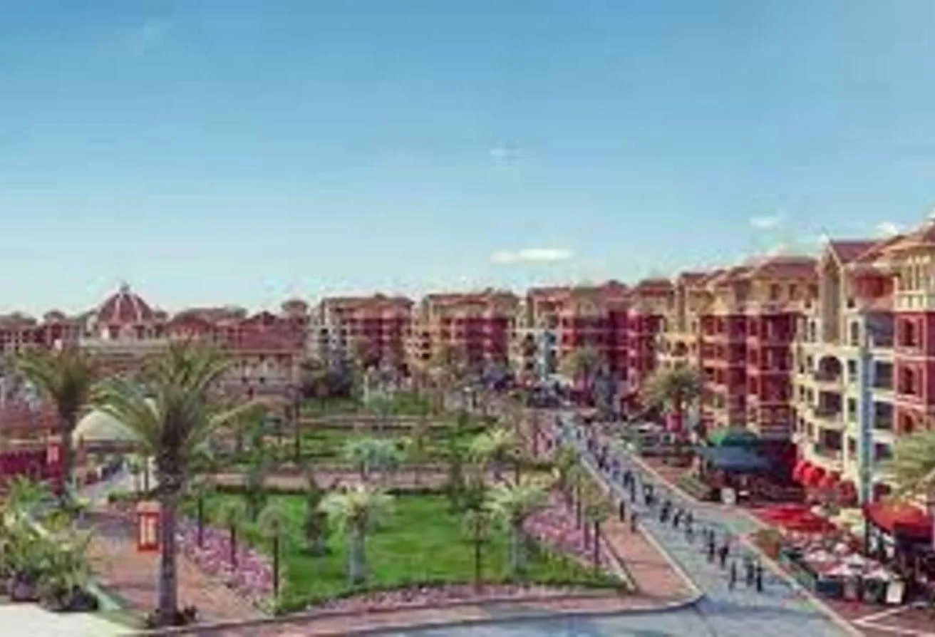 Sale in Touristic 1: شقة تمليك دور تانى مرتفع ف كمبوند نيوم اكتوبر