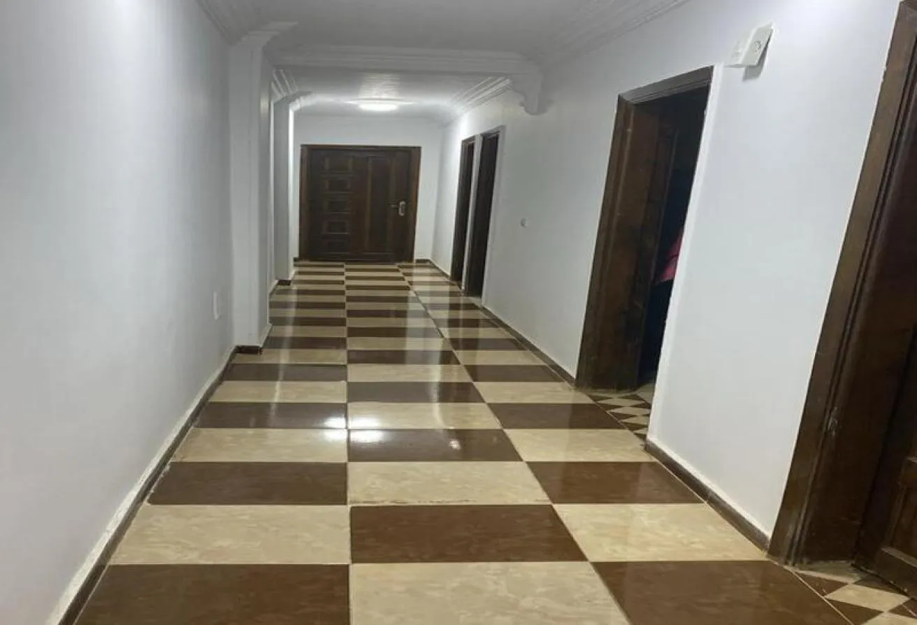 Rent in 16th District: شقه الايجار الفاضى فى الحى 16 الشيخ زايد 