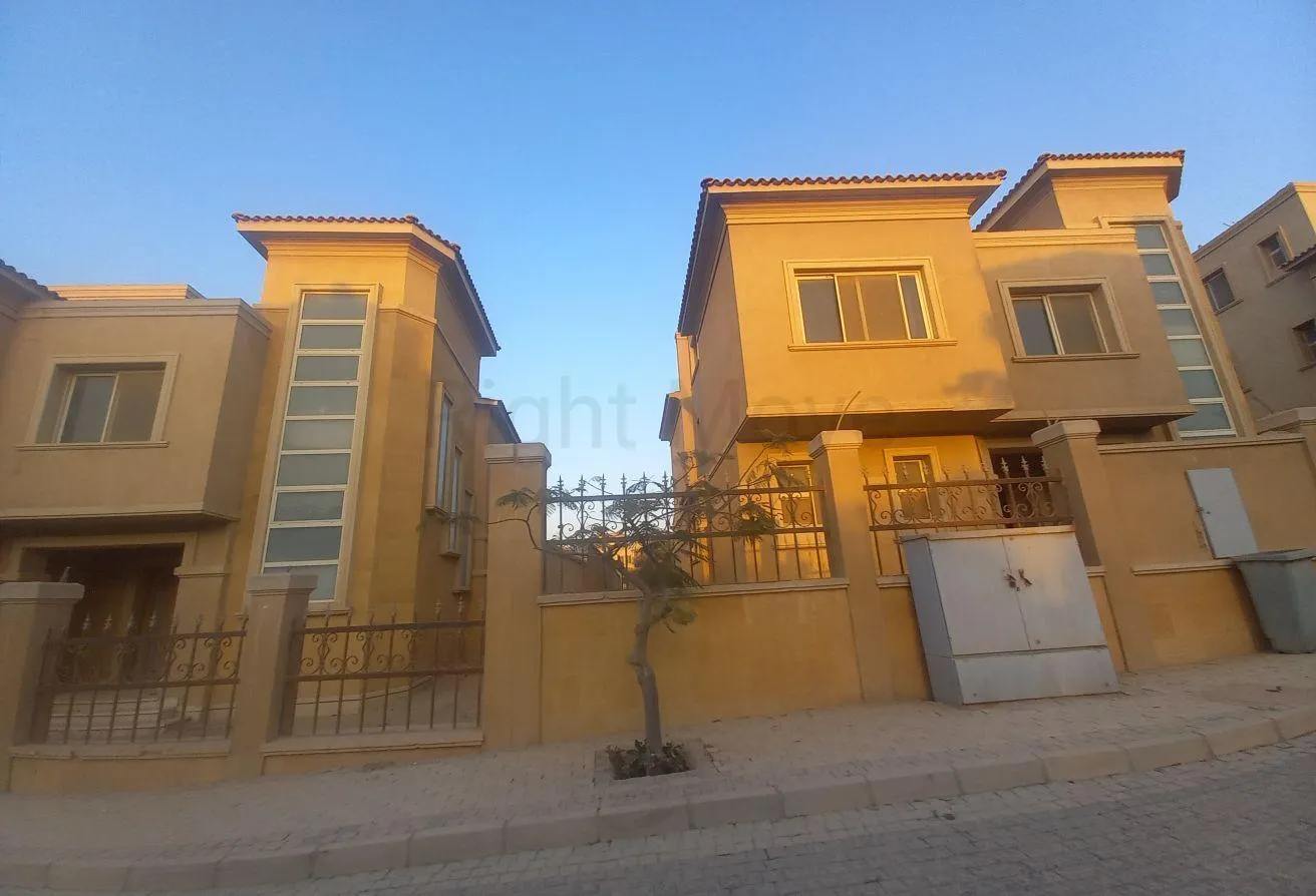 البيع في ميدوز بارك: ميدوز بارك  فيلا مستقلة  نصف تشطيب  850 م 