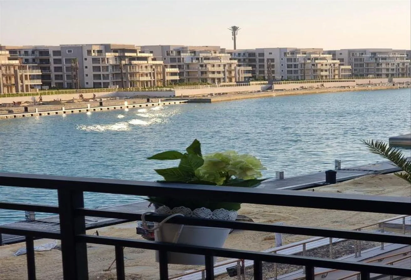 Rent in Marassi: Nice Chalet on the lake For rent in Marassi Marina