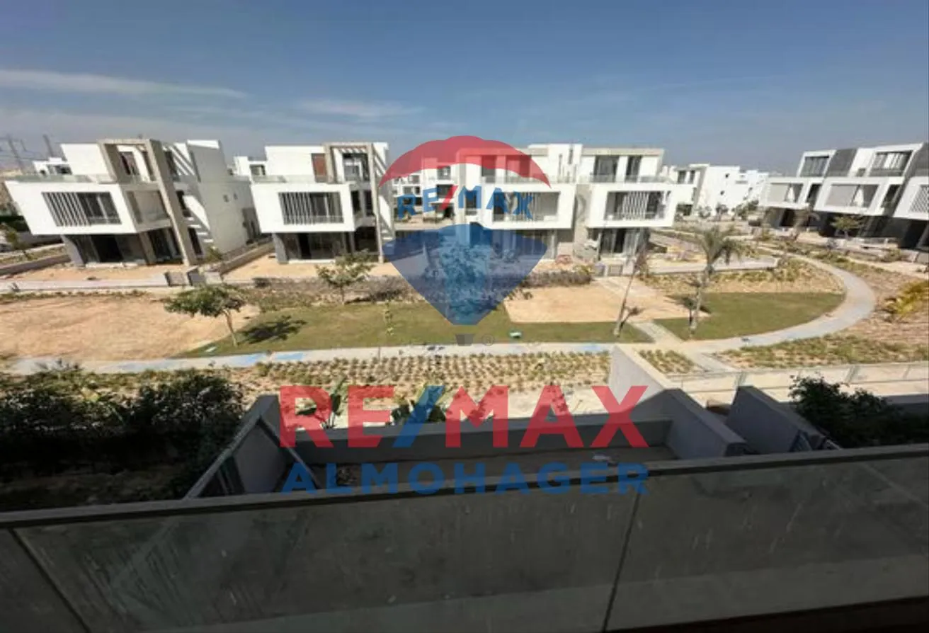 Sale in New Giza: Stunning Twin House For Sale - Ready to Move