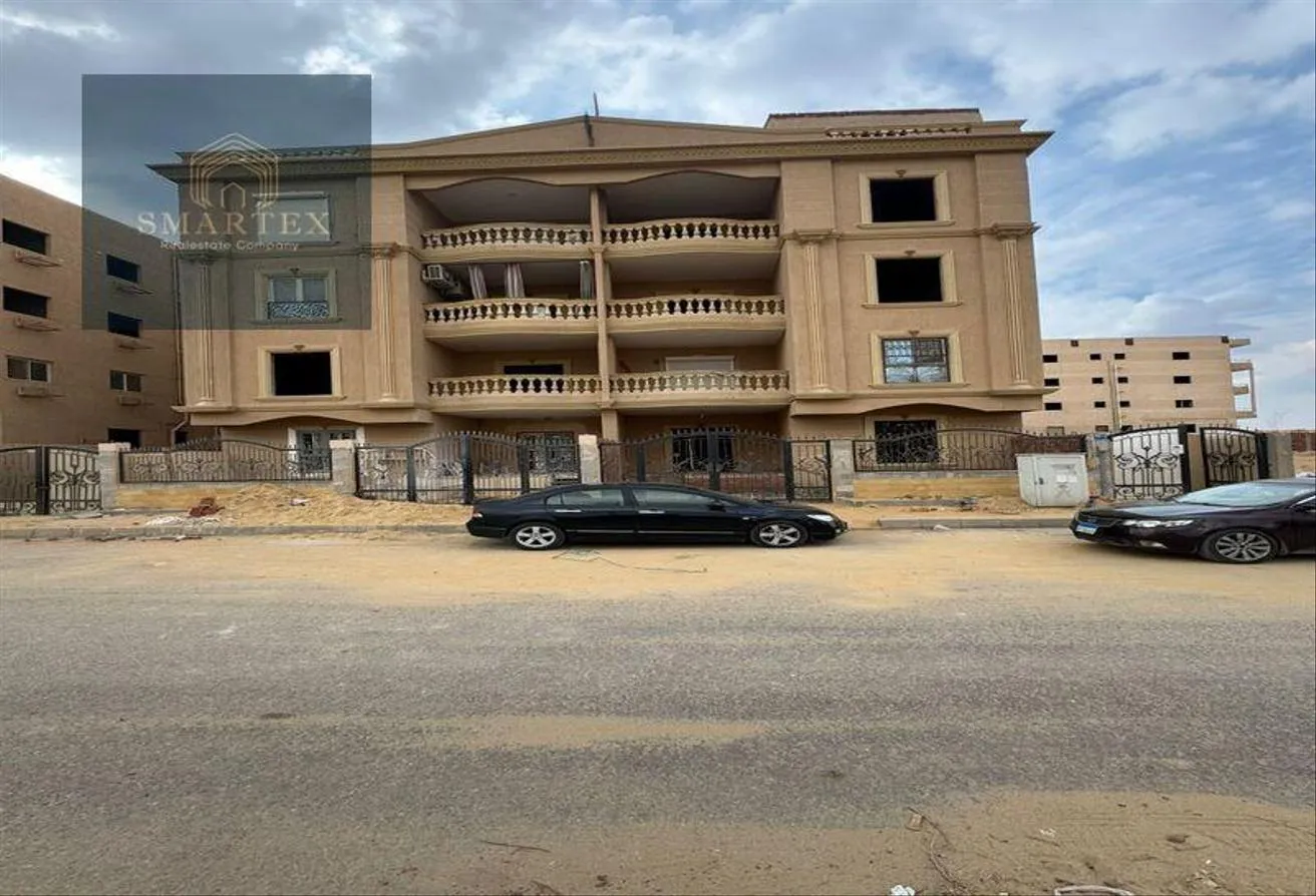 Sale in 1st Neighborhood: شقه للبيع في الشروق 140م  ع رابط الحرية فيو مفتوح