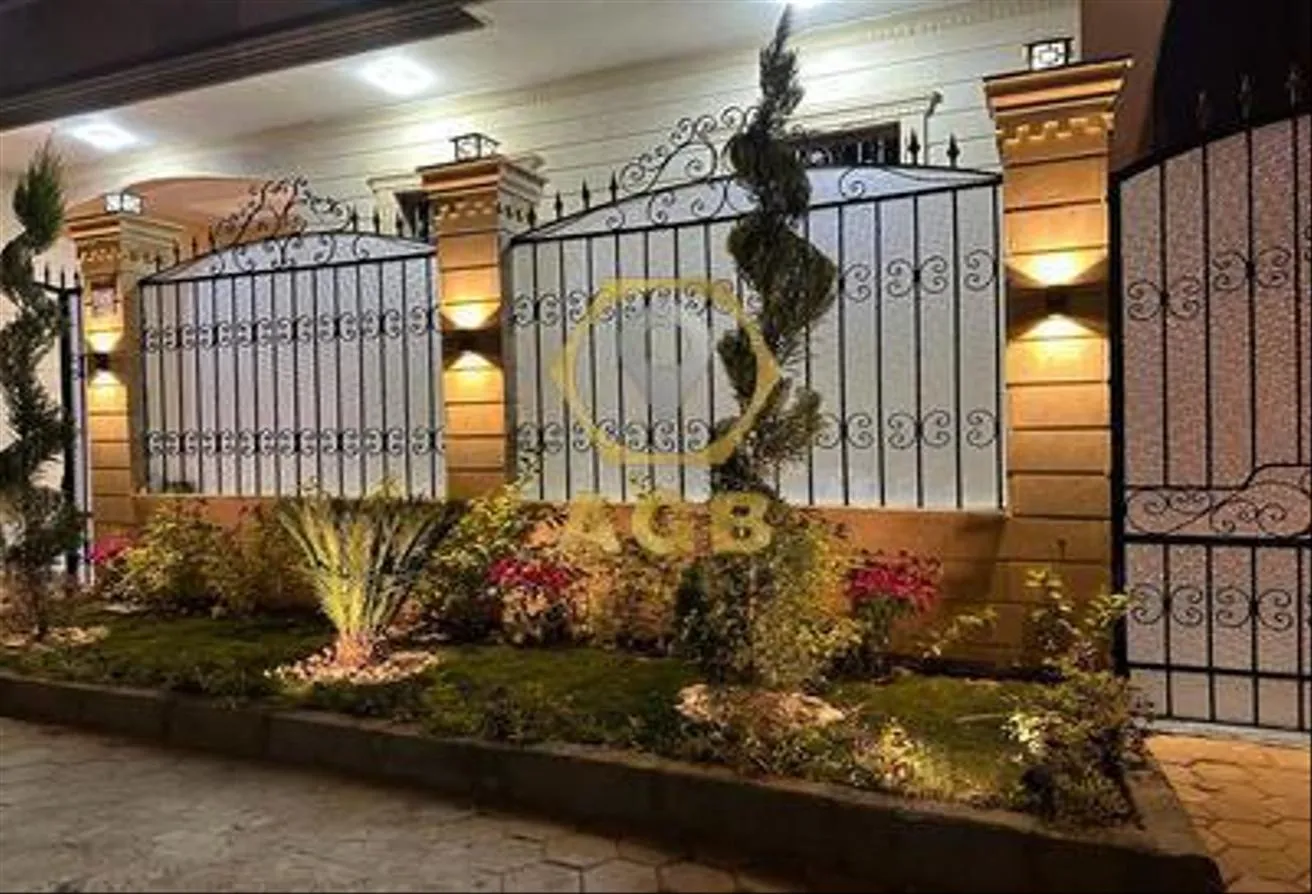 Sale in Shorouk City: For sale, a complete property, ground floor and 3