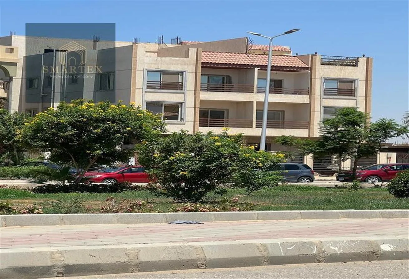 Sale in 1st Neighborhood: شقه للبيع في الشروق 195م اول بكلونه الحي الرابع