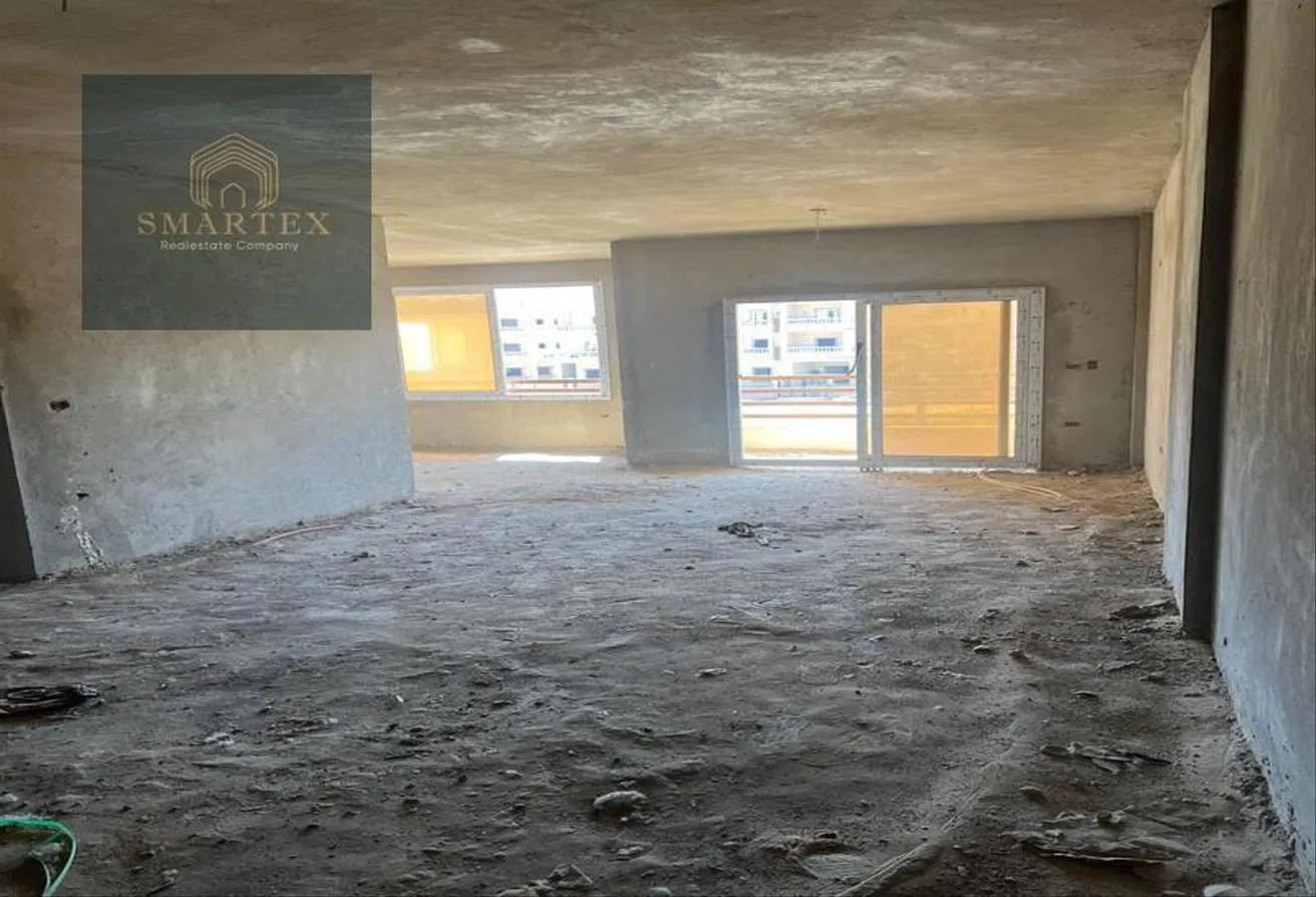 Sale in 1st Neighborhood: فلا للبيع بكمبوند القوات المسلحه تشطيب سوبر لوكس