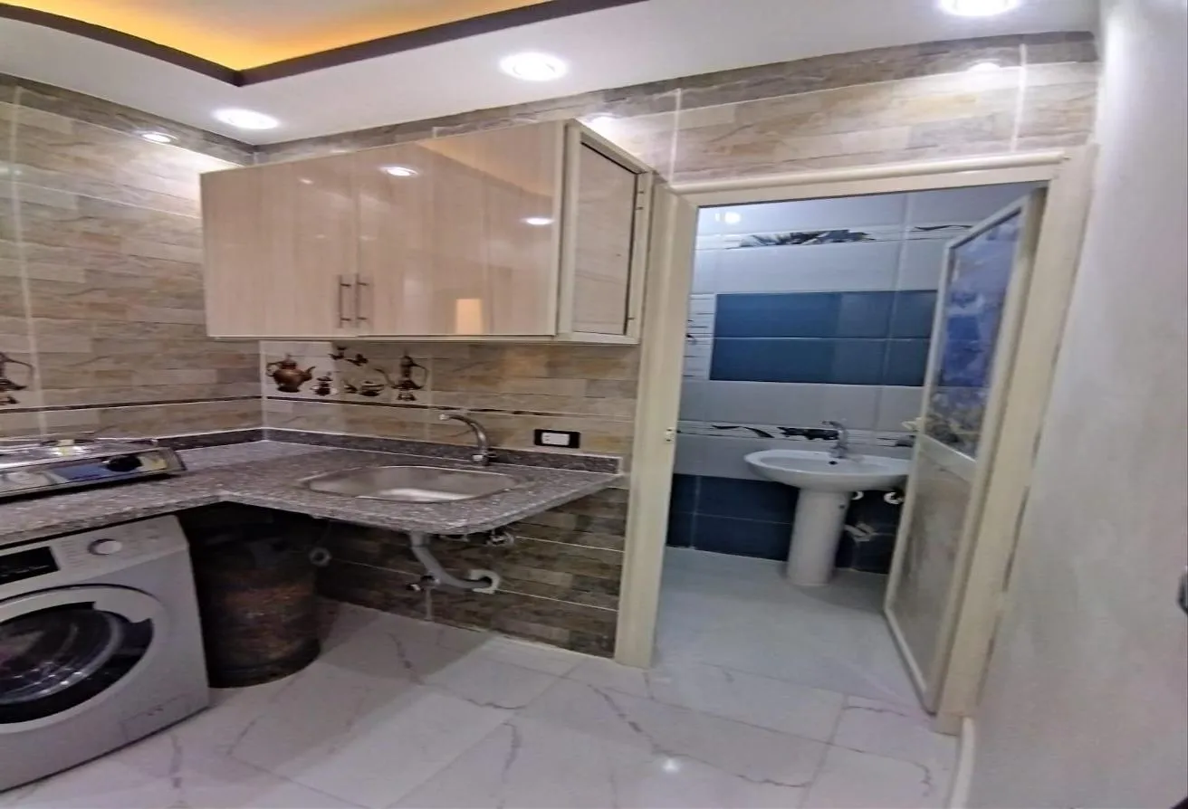 Sale in 2nd District: شقه على بعد خطوات من مسجد الحصري