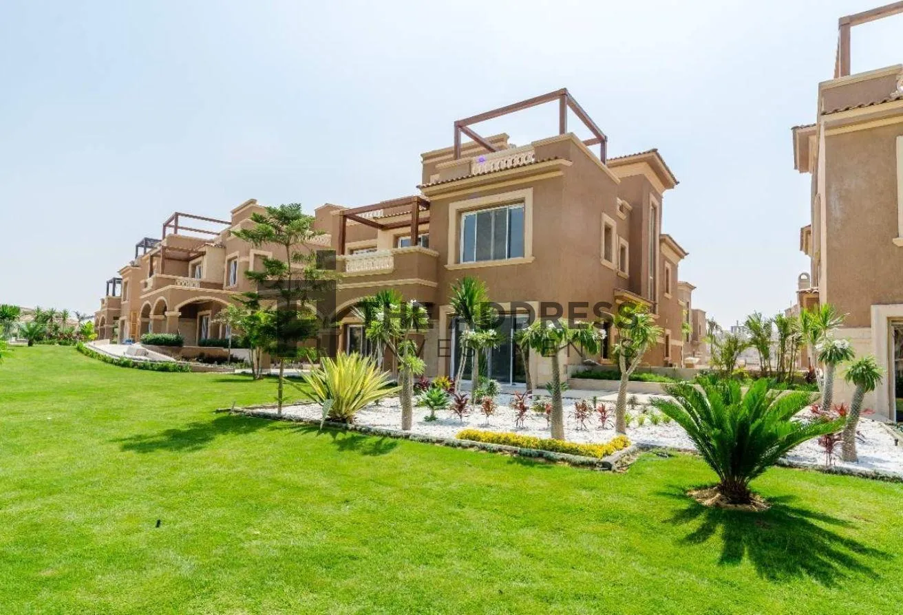 Sale in La Nuova Vista: Twin house READY TO MOVE Resale in New Cairo