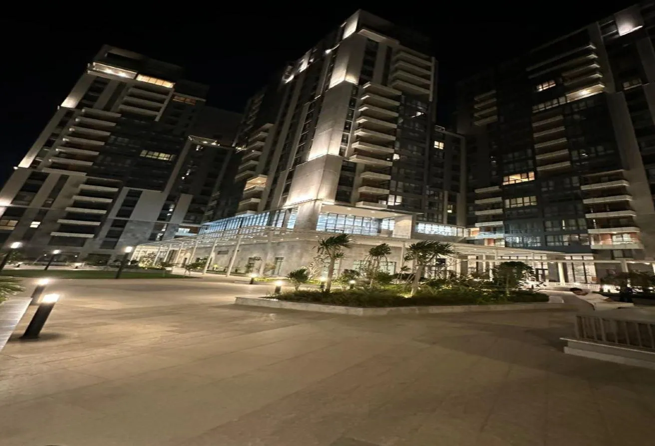 Sale in Aeon: For sale at Aeon Towers Studio finding super lux.