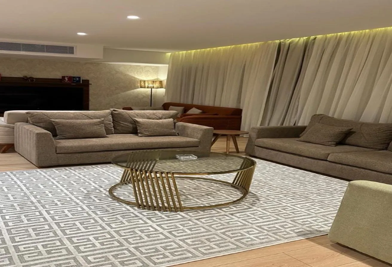 Rent in Beverly Hills Road: Villa for rent at Beverly Hills Fully furnished.
