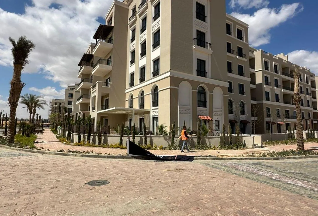 البيع في فيلدج ويست: بنتهاوس للبيع بكمبوند فيلدج ويست استلام فوري متشطب 