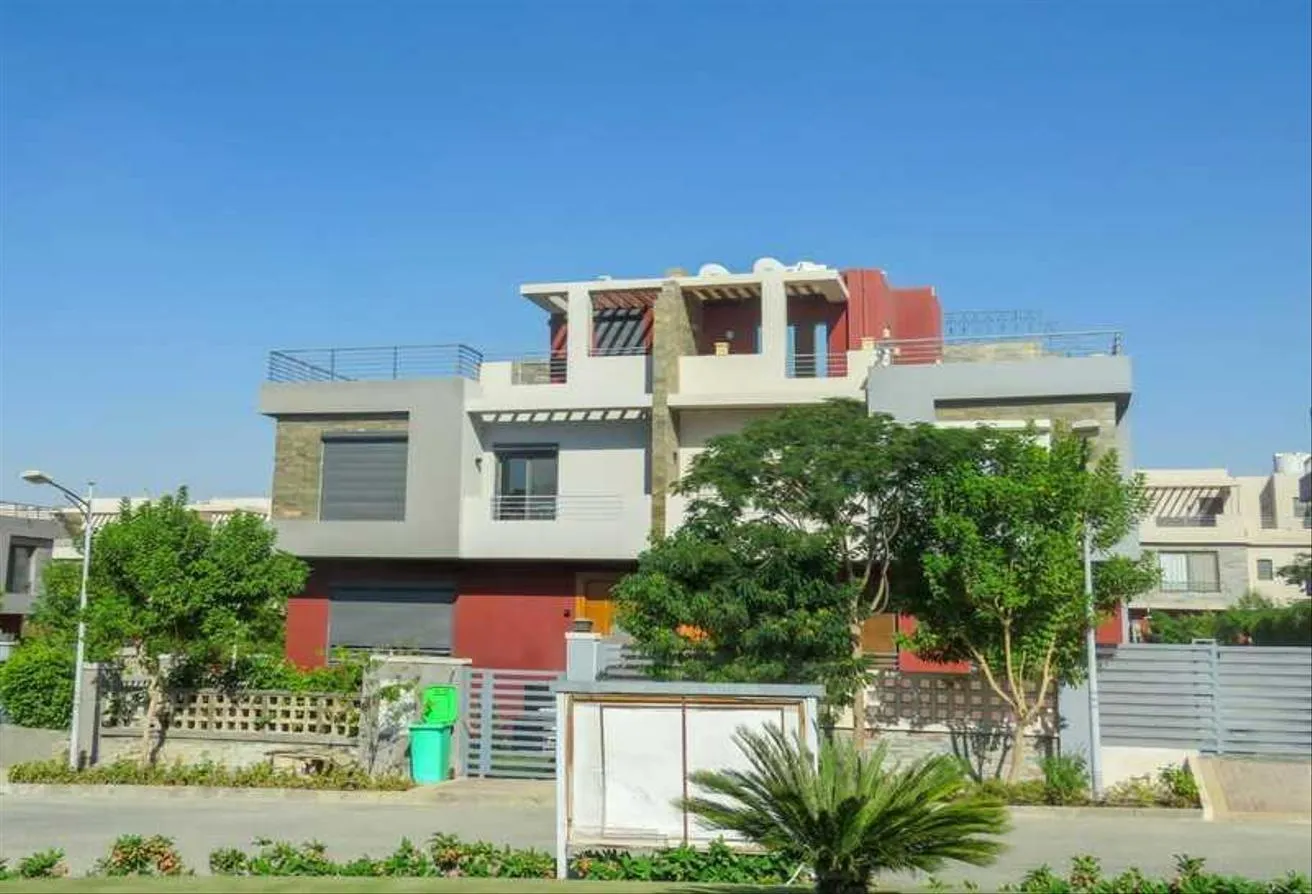 Sale in Al Reem Residence: فيلا تحفة بكمبوند الريم التوسعات الشرقيةباقل من سع