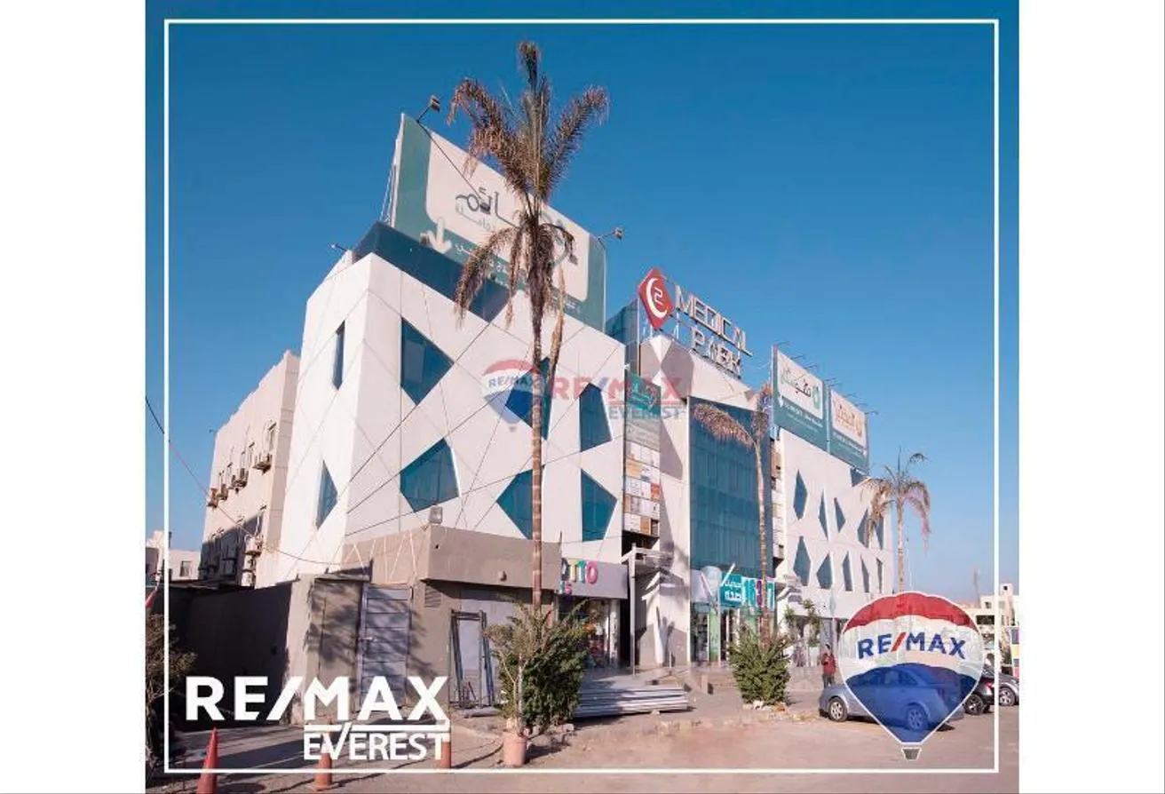 Rent in Medical Park Premier: عيادة للايجار 97م موقع مميز ميديكال بارك بريمير