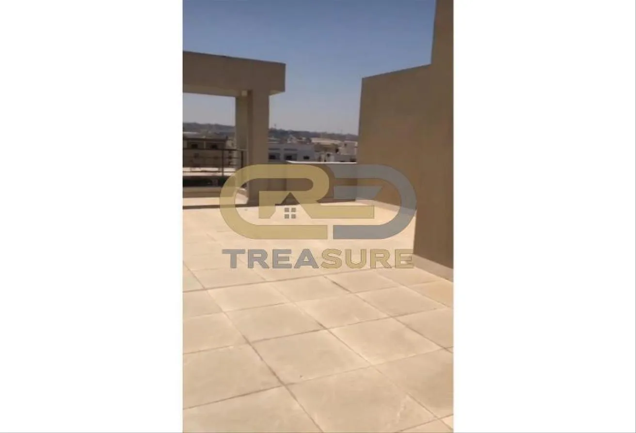 البيع في مون ريزيدنس: بنتهاوس للبيع في فيفث اسكوير بالتكييفات سوبرلوكس 
