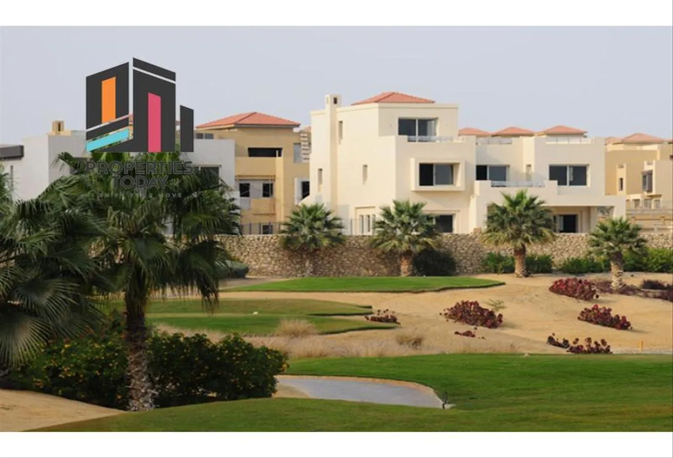 Sale in Palm Hills October: Semi Finished first row of golf and lake Golf View
