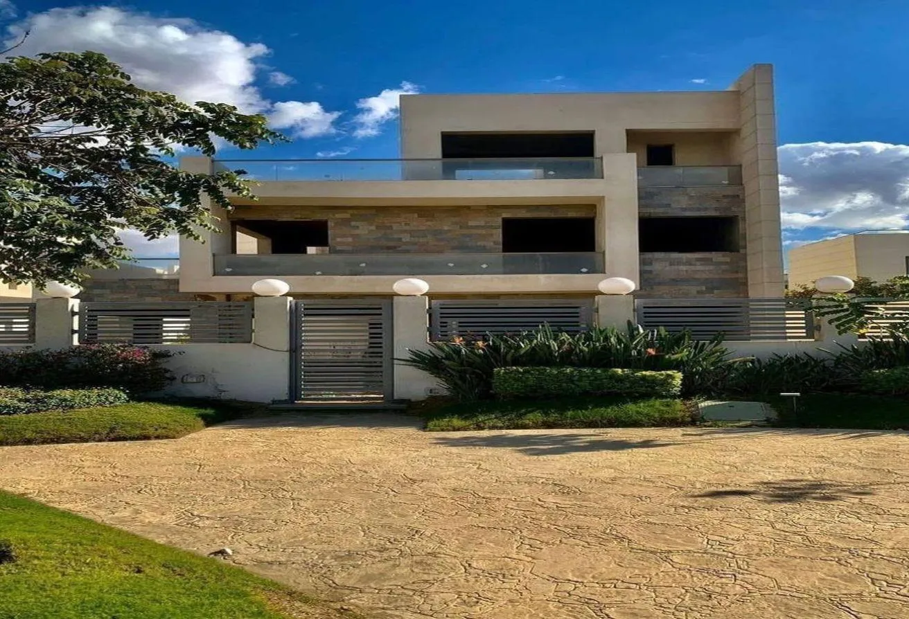 Sale in Cleopatra Square: Villa for sale ready to move in in Cleopatra
