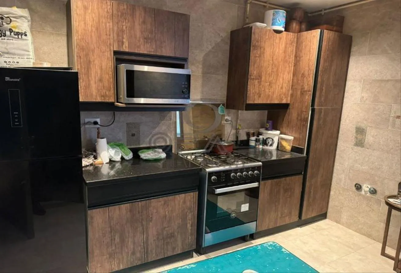 Sale in Westown: Penthouse for sale in Courtyard (2bed +1bd in roof