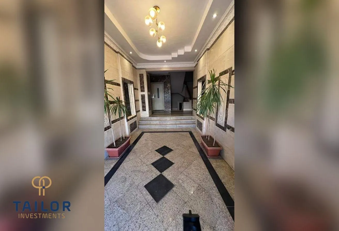 Sale in West Arabella: شقه للبيع التجمع الخامس  بأميز شارع فى غرب ارابيلا