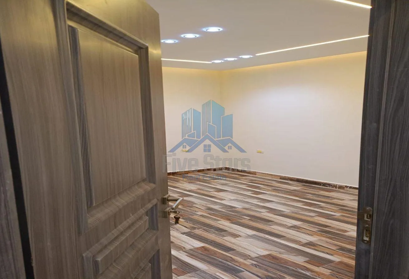 Rent in 8th District: روف باسانسير ايجار داخل قصر شيك الحى الثامن لقطه